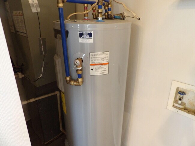 Building Photo - 114 Potomac Ct