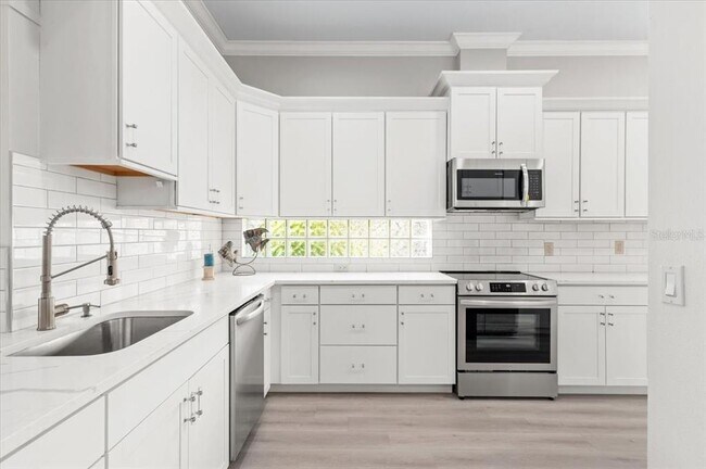 Building Photo - 700 Silk Oak Dr