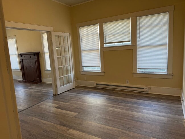 Building Photo - Historic Highland Charm – Beautifully Refurbished Upstairs Unit for Lease