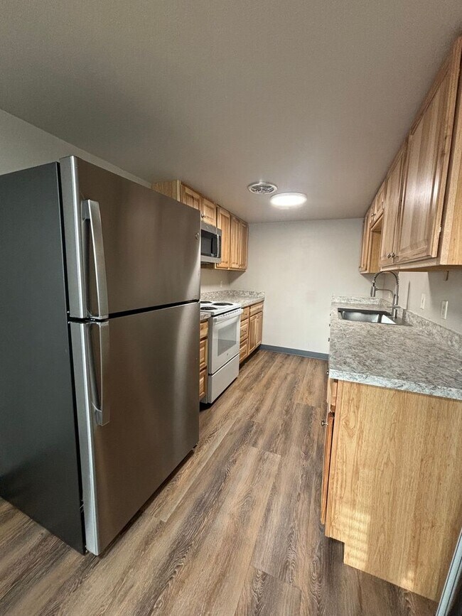 Building Photo - 1404 Toole Ave