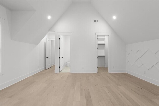 Building Photo - 409 Thunder Rd