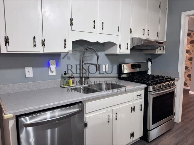 Building Photo - 1200 Brucemont Dr