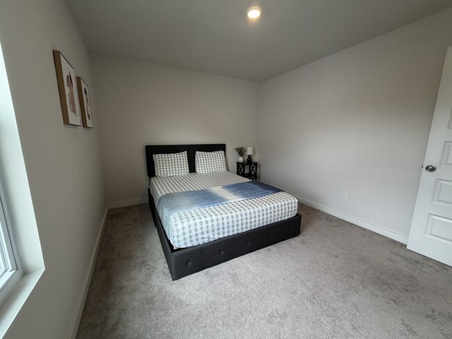 Building Photo - 213 Tartan Dr