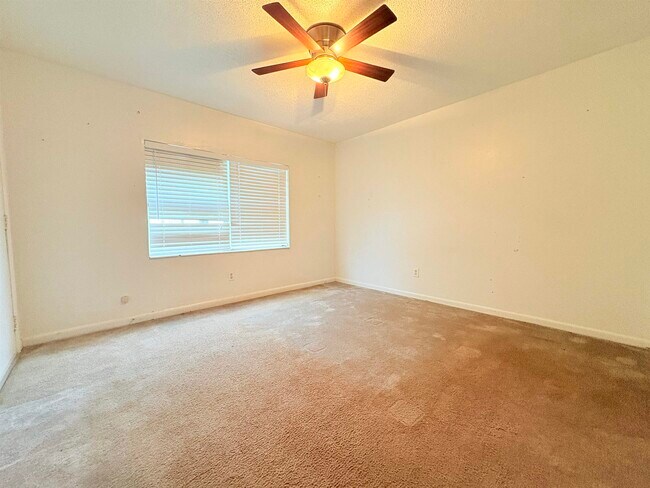 Building Photo - 2325 W Pensacola St