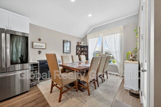 Building Photo - 2227 Quince Ave