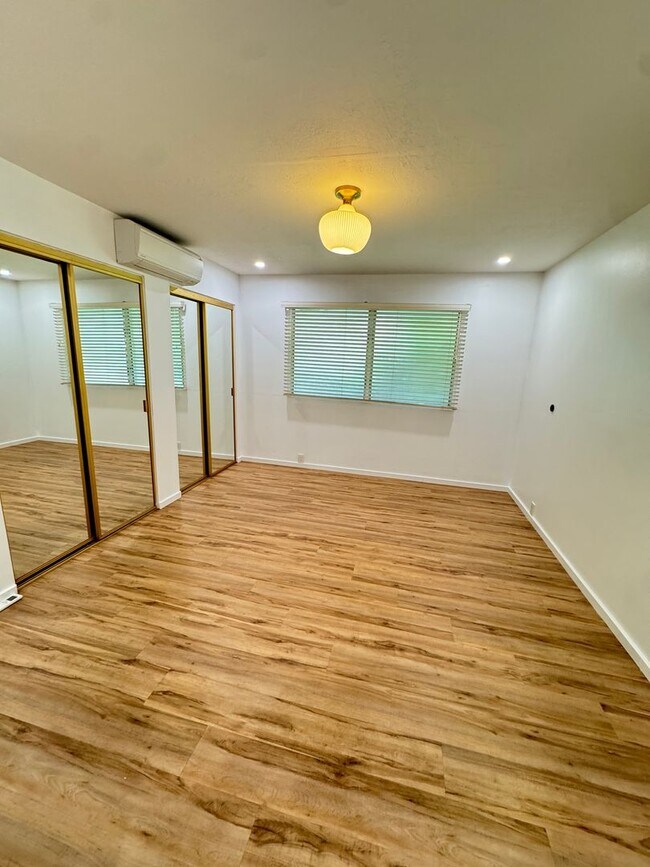 Building Photo - 3 BED, 2 BATH, 2 Parking with AC- Kalani Iki Estates