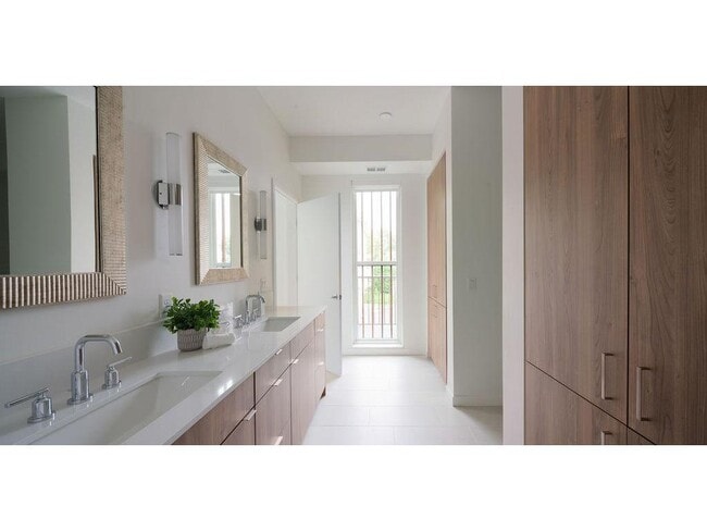 Building Photo - 100 West Dr