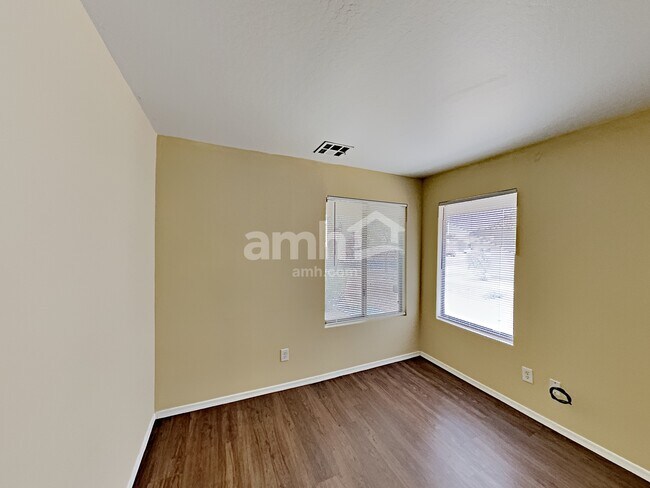 Building Photo - 16603 W Paradise Lane