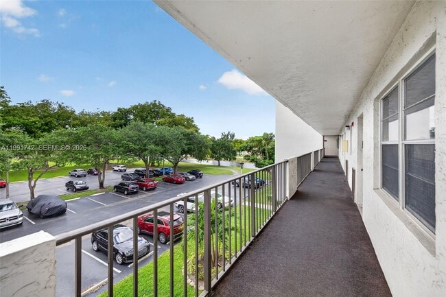 Building Photo - 3100 W Rolling Hills Cir