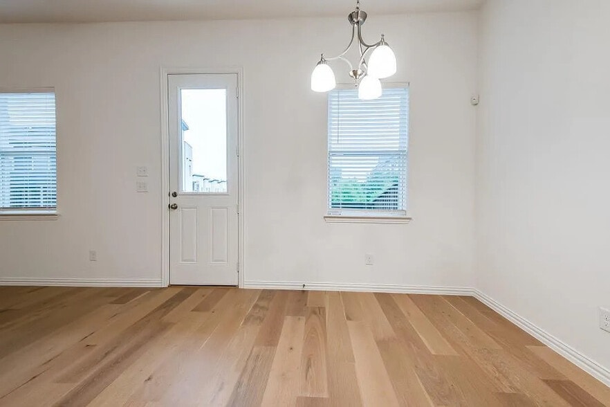 Building Photo - Room in Townhome on Bethlehem St