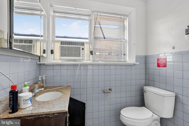 Building Photo - 4011 Pine St