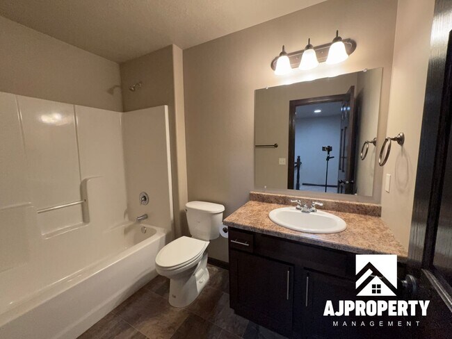 Building Photo - 9402 W Broek Dr