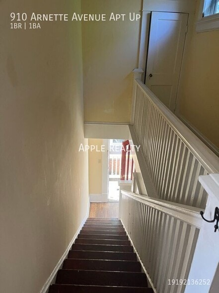 Building Photo - 910 Arnette Ave