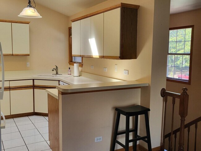 Building Photo - 1048 Rockport Dr