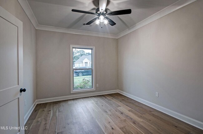 Building Photo - 117 Southern Oak Wy