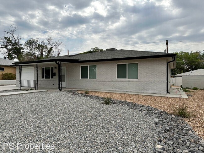Building Photo - 3 br, 1.5 bath House - 2008 Vermont St NE ...