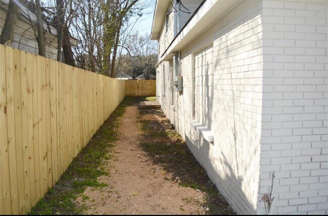 Building Photo - 3007 Grovey St