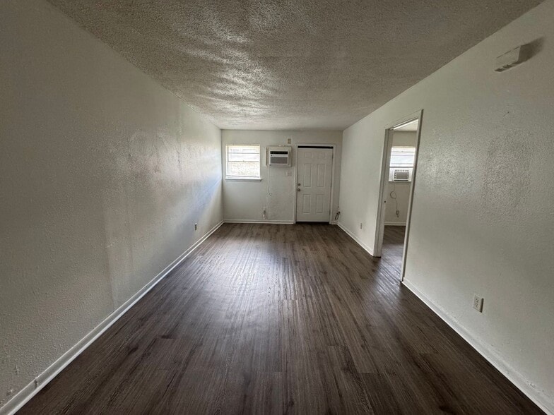 Building Photo - 505 Sunset Ln