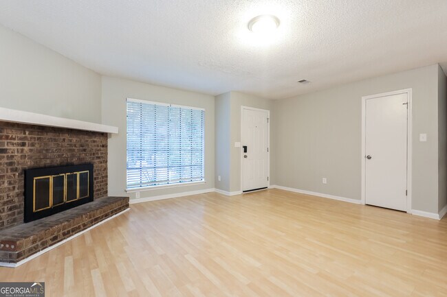 Building Photo - 661 Overlook Ct