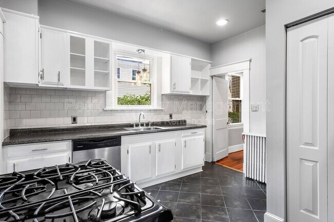 Building Photo - 4007 Chevy Chase St