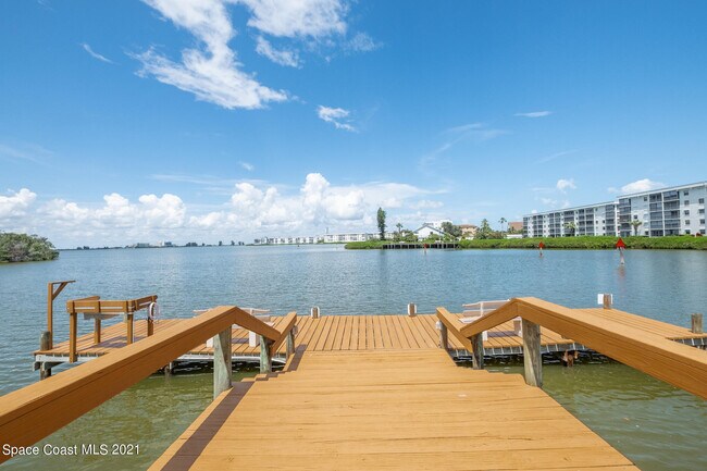 Building Photo - 200 S Banana River Blvd