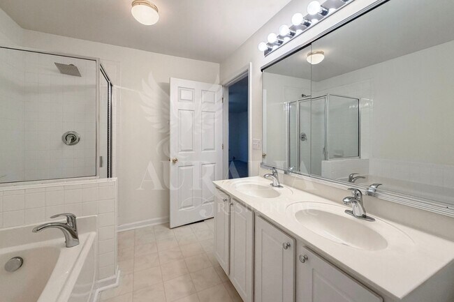 Building Photo - 3021 Barrymore St