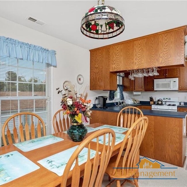 Building Photo - 3 Bedroom 2 Bathroom Home - Near Buckroe B...