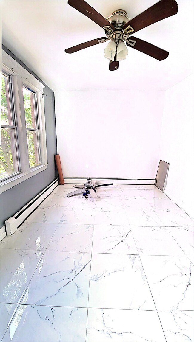 Building Photo - 601 Columbia Ave