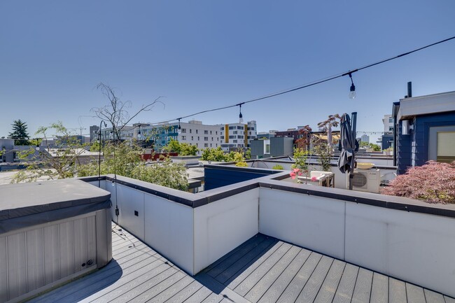 Building Photo - Townhouse in perfect Capitol Hill location!