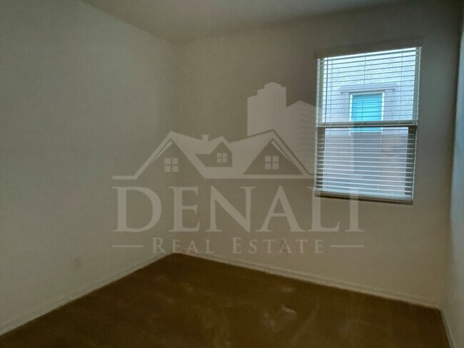 Building Photo - 7954 W Medlock Dr