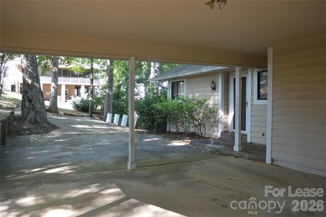 Building Photo - 17701 Burnt Hickory Dr