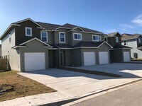 Building Photo - Town home for rent