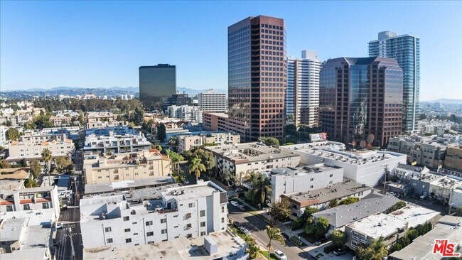 Building Photo - 11827 Goshen Ave