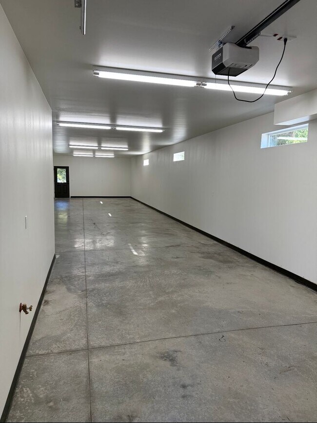 Building Photo - 2022 N 12th St