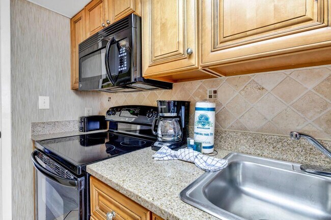 Building Photo - 3000 N Ocean Blvd