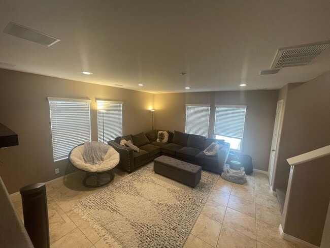 Building Photo - Beautiful and Modern Townhome in The Bay at Point Loma Condominiums