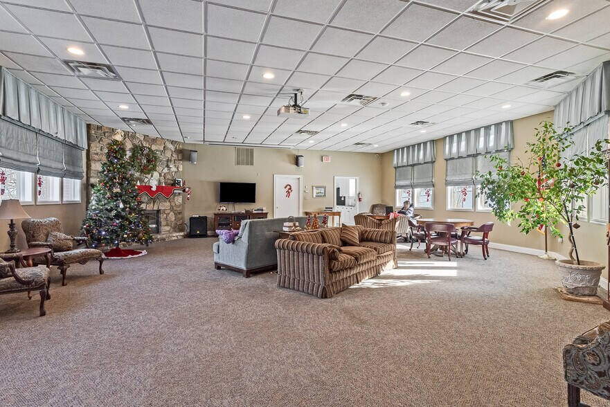 Building Photo - 56 Maple Ln