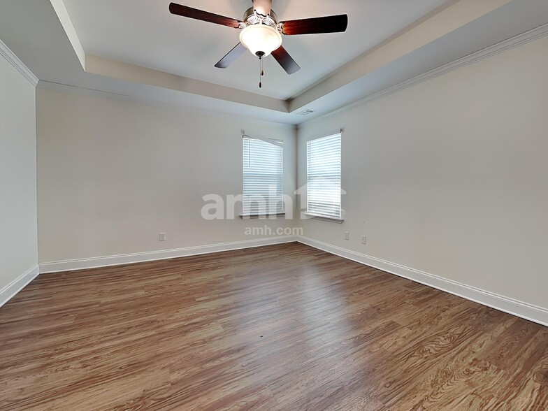 Building Photo - 243 Dogwood Cir