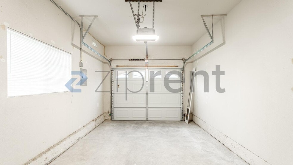 Building Photo - 730 Jefferson St