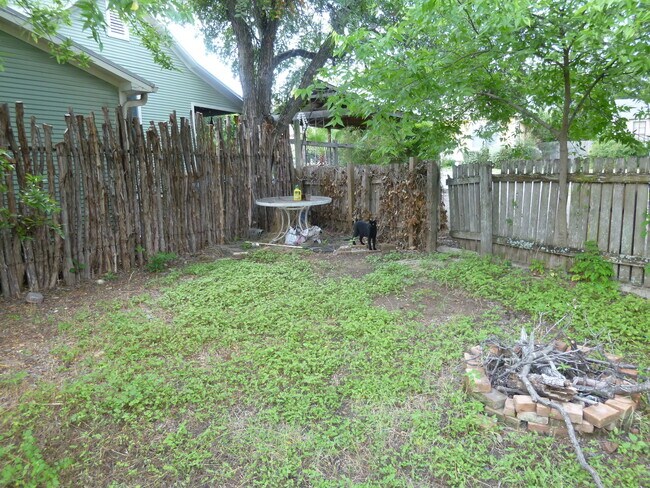 Building Photo - 4/3 Home in Clarksville! Incredible location! Available for August Prelease