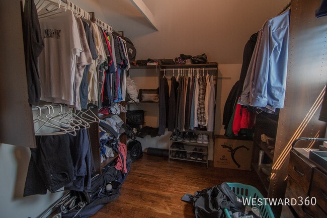 Building Photo - 1709 W Barry Ave