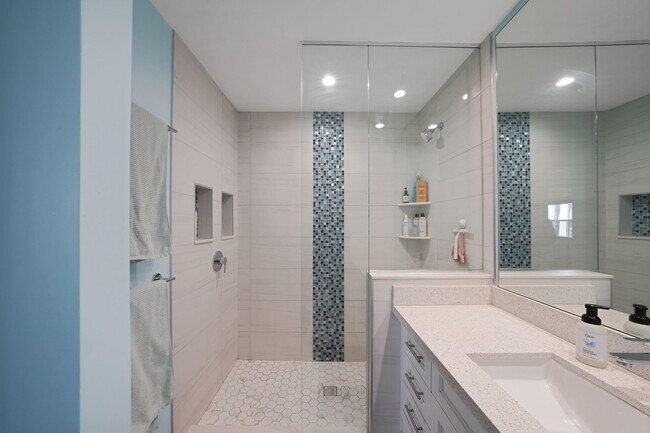 Building Photo - 1770 E Las Olas Blvd