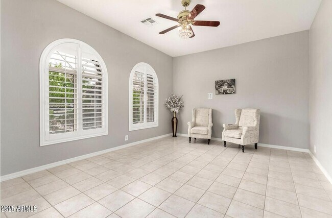 Building Photo - 1515 N Los Alamos Cir