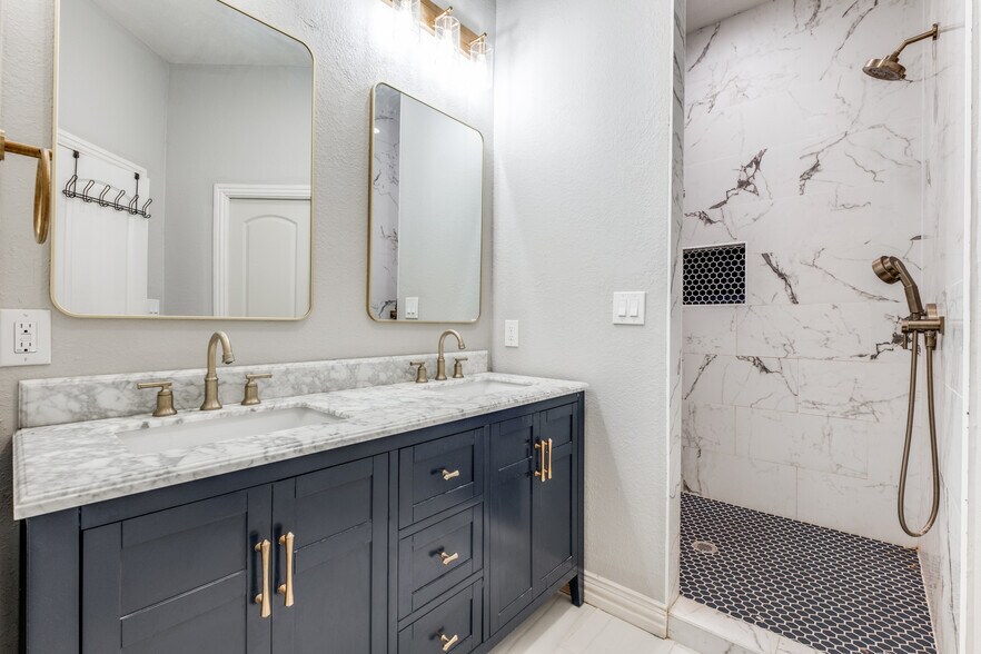 Building Photo - 513 Melba St