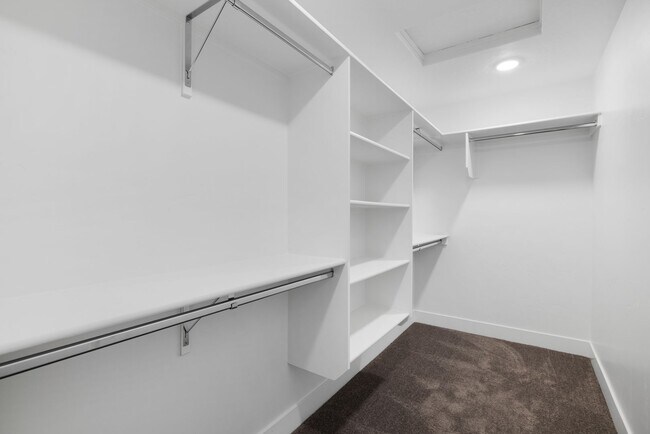 Building Photo - Move-In Ready Elegance - 4 Bedrooms! Pet Fridley!