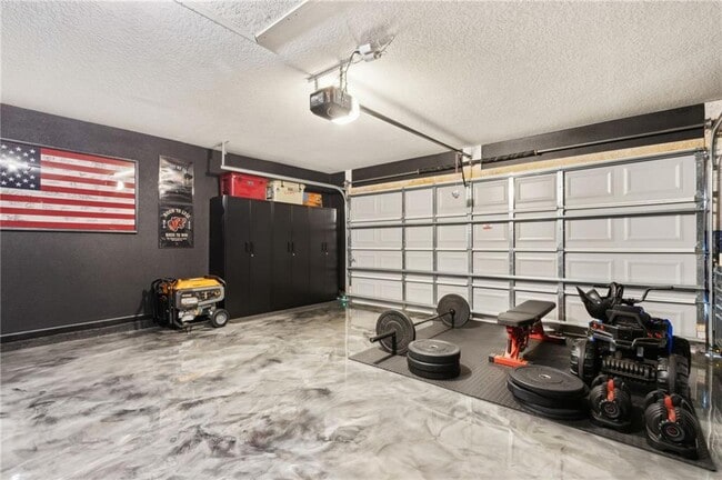 Building Photo - 300 Chinquapin Dr