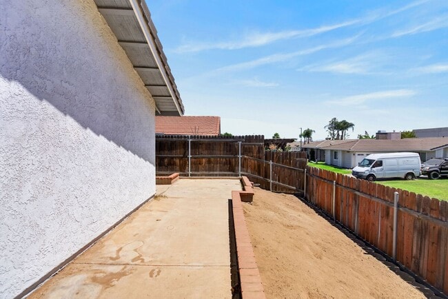 Building Photo - 4109 Yukon Way