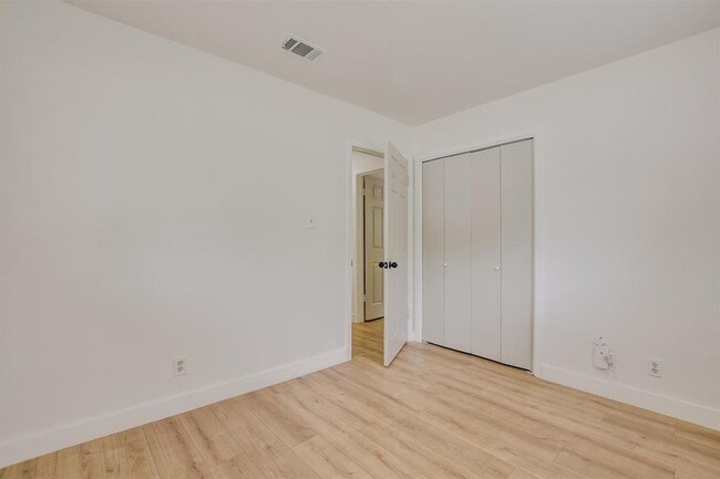 Building Photo - 502 Tilbury Ln