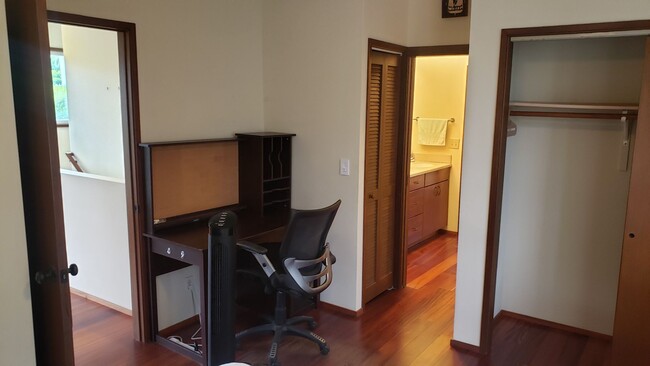 Building Photo - Fully furnished 2 bed 2 bath 2