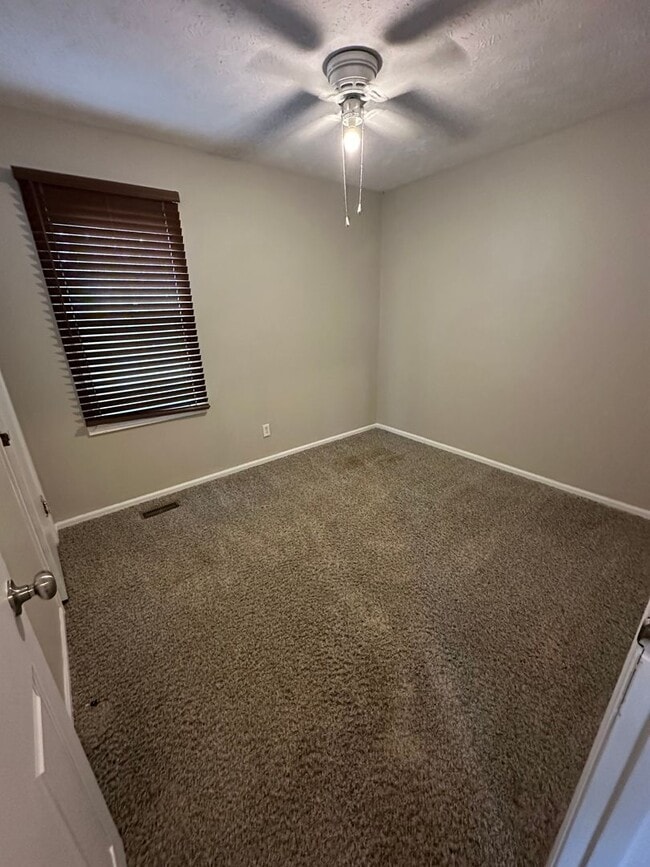 Building Photo - 3 Bedroom, 1 Bathroom House with Detached Double Garage